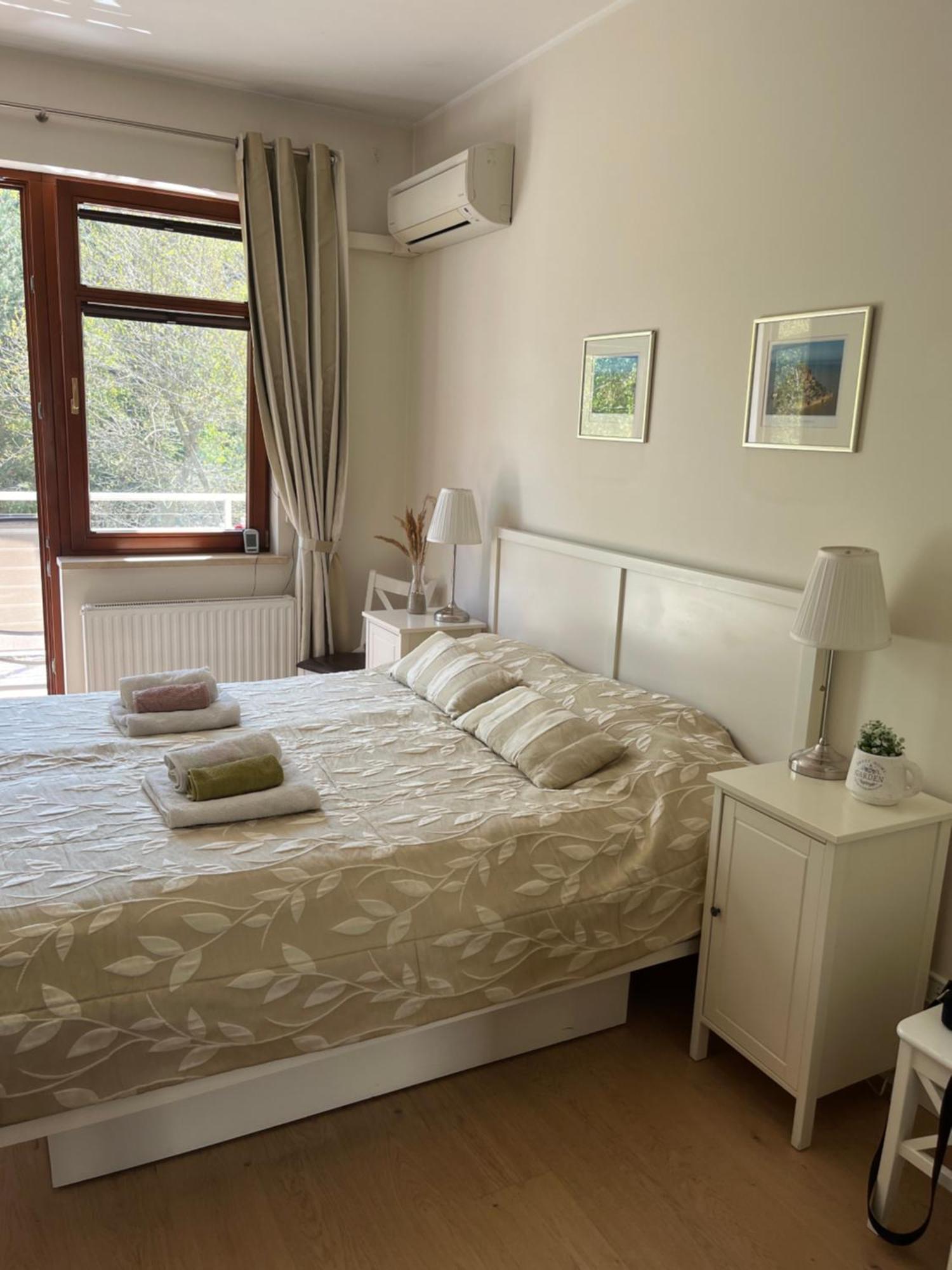 Апартаменти Tranquil Retreat By The Sea With Forest And Park Views